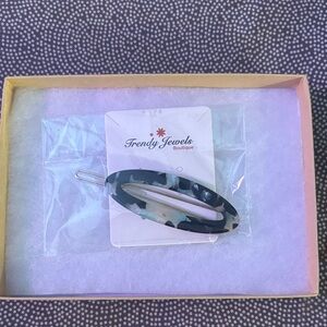 Trendy Jewels Elegant Black and White Hair Clip